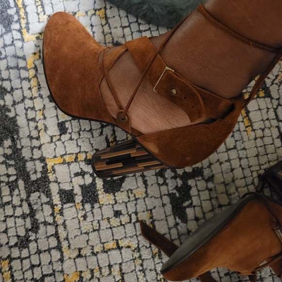 New Free People Sz 7 37 Nouvella Suede Wrap Wooden Lace Up Heels Cognac Brown - Picture 6 of 6